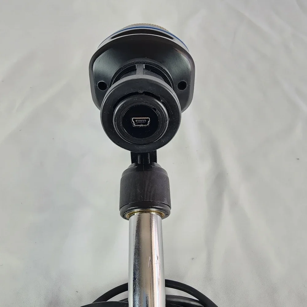 Alesis AM01 Podcast Microphone and USB cable.